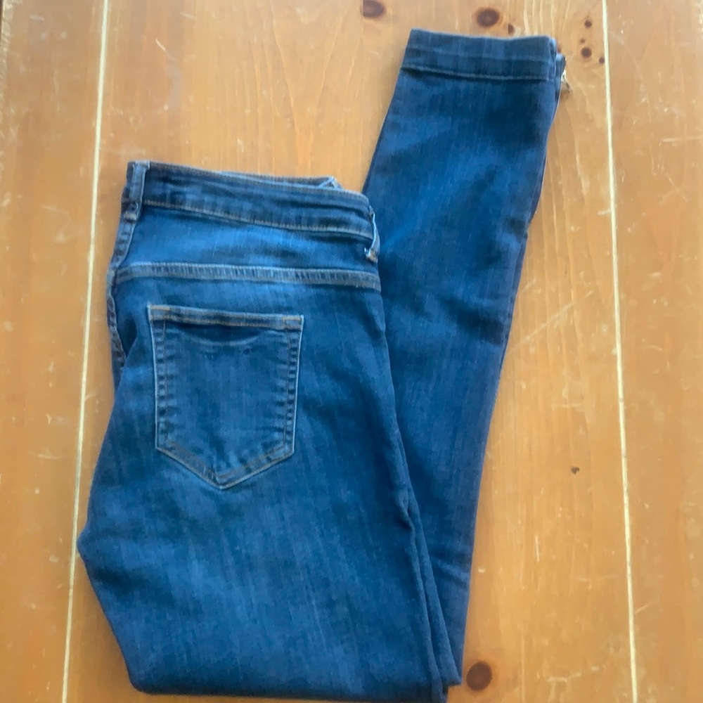$10 Sale - H&M skinny zippered ankle jeans sz 33